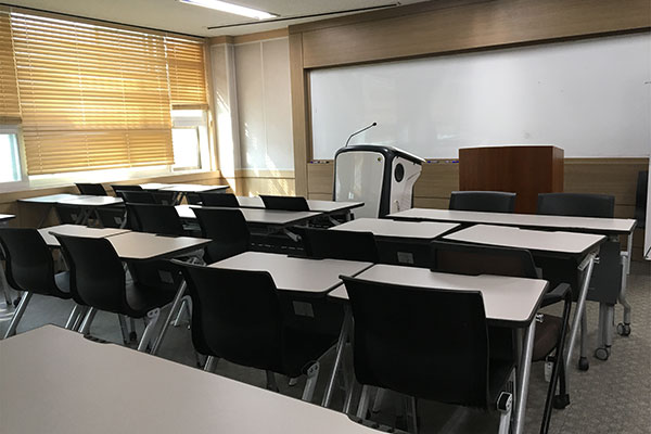 강의실 (Classroom)